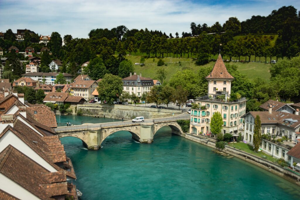 Ontdek de Magie van Historische Steden in Zwitserland: Een Reis door Bern, Luzern, Genève en Zurich